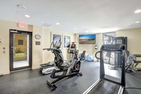 Condominio en alquiler en Highland Beach, Florida, 2 dormitorios, 138.24 m2 № 1215976 - foto 1