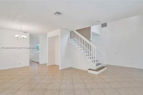 Снять в аренду виллу или дом в Уэстон, Флорида 5 спален, 287.25м2, № 1950628 - фото 6