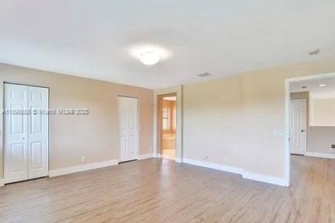 Снять в аренду виллу или дом в Уэстон, Флорида 5 спален, 287.25м2, № 1950628 - фото 9