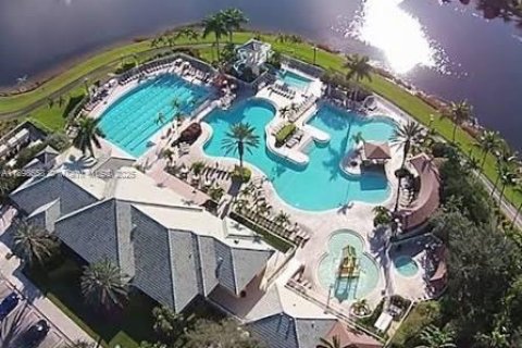 Снять в аренду виллу или дом в Уэстон, Флорида 5 спален, 287.25м2, № 1950628 - фото 12