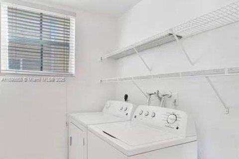 Снять в аренду виллу или дом в Уэстон, Флорида 5 спален, 287.25м2, № 1950628 - фото 10