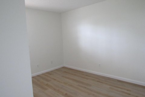 Condo in Stuart, Florida, 3 bedrooms  № 2082960 - photo 10