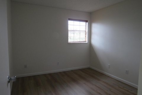 Condo in Stuart, Florida, 3 bedrooms  № 2082960 - photo 8