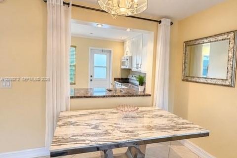 Copropriété à louer à Hallandale Beach, Floride: 1 chambre, 67.82 m2 № 2365695 - photo 7