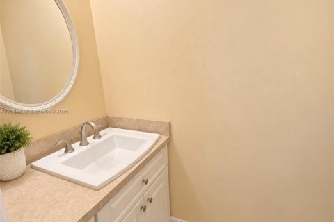 Copropriété à louer à Hallandale Beach, Floride: 1 chambre, 67.82 m2 № 2365695 - photo 8