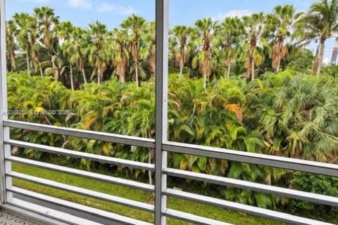 Copropriété à louer à Hallandale Beach, Floride: 1 chambre, 67.82 m2 № 2365695 - photo 4