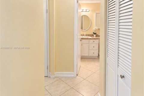 Copropriété à louer à Hallandale Beach, Floride: 1 chambre, 67.82 m2 № 2365695 - photo 11