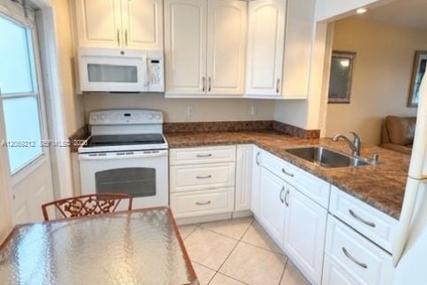 Copropriété à louer à Hallandale Beach, Floride: 1 chambre, 67.82 m2 № 2365695 - photo 5