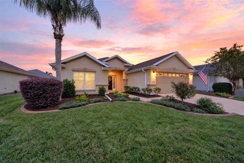 Villa ou maison à Summerfield, Floride 3 chambres, 159.79 m2 № 2410185