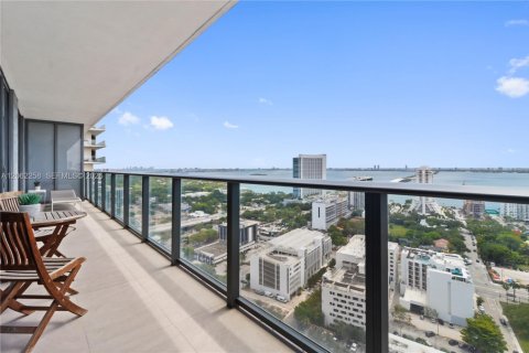 Condo in Miami, Florida, 2 bedrooms  № 2246889 - photo 17