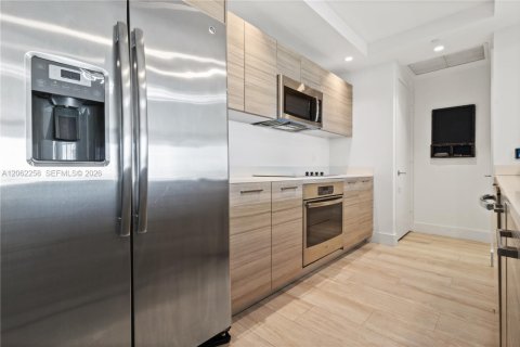 Condo in Miami, Florida, 2 bedrooms  № 2246889 - photo 5