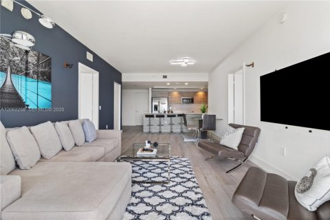 Condo in Miami, Florida, 2 bedrooms  № 2246889 - photo 9