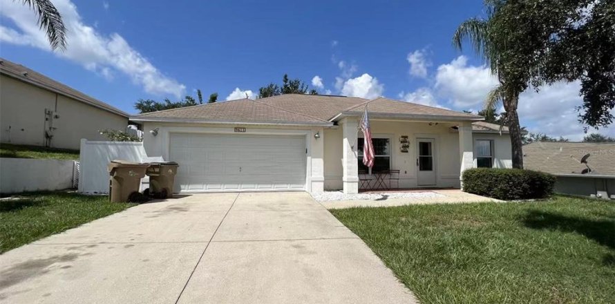 Villa ou maison à Clermont, Floride 3 chambres, 145.3 m2 № 1688118