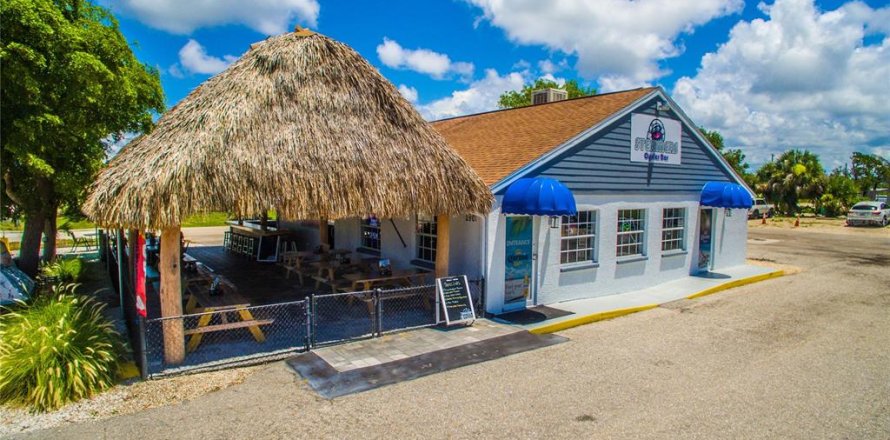 Commercial property in Englewood, Florida 164.81 sq.m. № 2330754