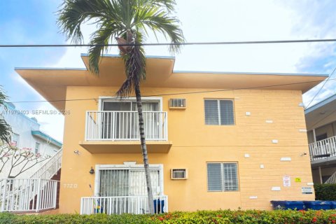 Condo in Miami Beach, Florida  № 2079374 - photo 2