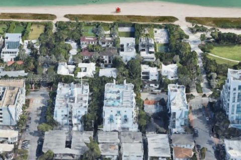 Condo in Miami Beach, Florida  № 2079374 - photo 11