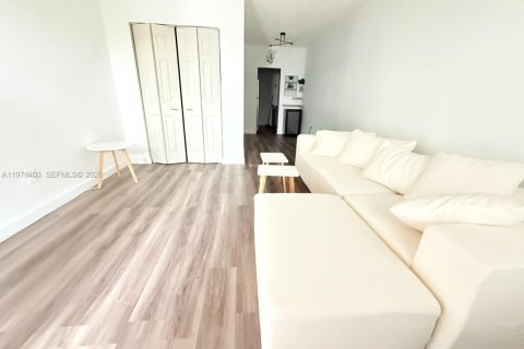 Condo in Miami Beach, Florida  № 2079374 - photo 5
