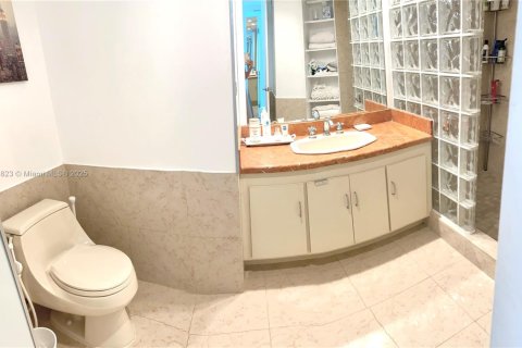 Condominio en venta en Miami Beach, Florida, 2 dormitorios, 135.17 m2 № 1979968 - foto 16