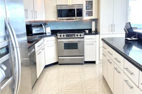 Condominio en venta en Miami Beach, Florida, 2 dormitorios, 135.17 m2 № 1979968 - foto 10