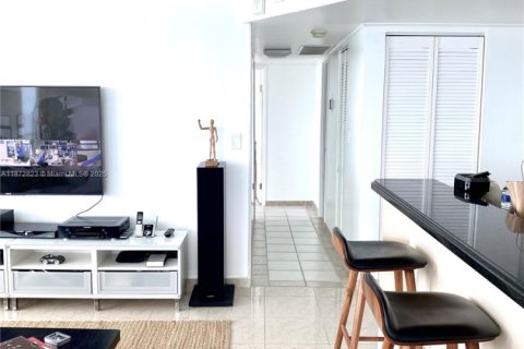Condominio en venta en Miami Beach, Florida, 2 dormitorios, 135.17 m2 № 1979968 - foto 11