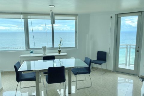 Condominio en venta en Miami Beach, Florida, 2 dormitorios, 135.17 m2 № 1979968 - foto 3