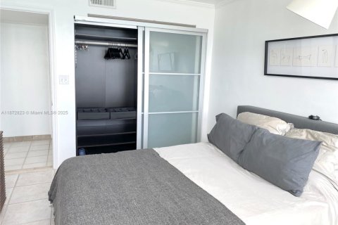 Condominio en venta en Miami Beach, Florida, 2 dormitorios, 135.17 m2 № 1979968 - foto 15