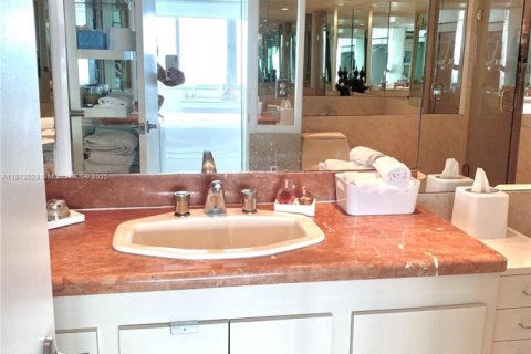 Condominio en venta en Miami Beach, Florida, 2 dormitorios, 135.17 m2 № 1979968 - foto 29
