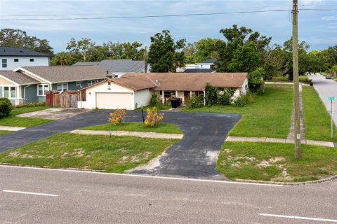 Casa en venta en Saint Petersburg, Florida, 2 dormitorios, 131.27 m2 № 1900934 - foto 2