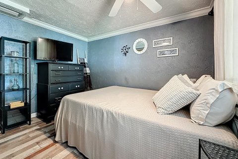 House in Saint Petersburg, Florida 3 bedrooms, 103.68 sq.m. № 1822550 - photo 5