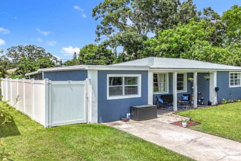 House in Saint Petersburg, Florida 3 bedrooms, 103.68 sq.m. № 1822550 - photo 14