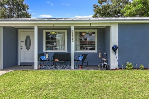 House in Saint Petersburg, Florida 3 bedrooms, 103.68 sq.m. № 1822550 - photo 15