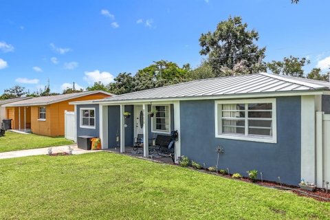 House in Saint Petersburg, Florida 3 bedrooms, 103.68 sq.m. № 1822550 - photo 13