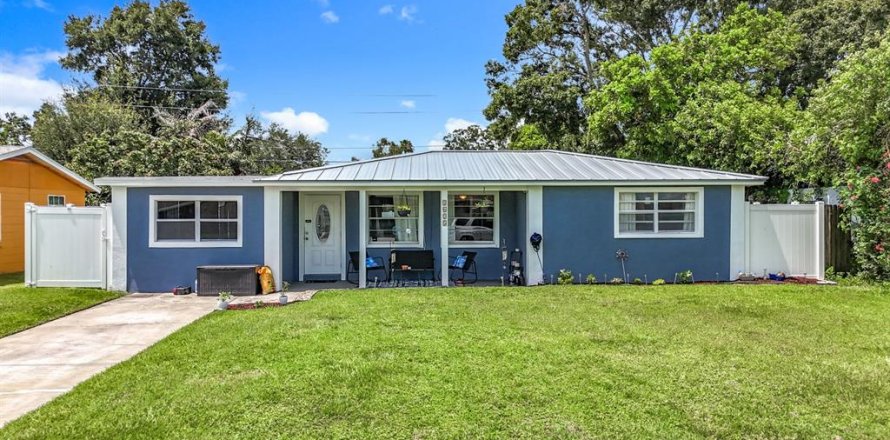 House in Saint Petersburg, Florida 3 bedrooms, 103.68 sq.m. № 1822550