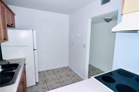 Condo in North Miami, Florida, 1 bedroom  № 2081991 - photo 7