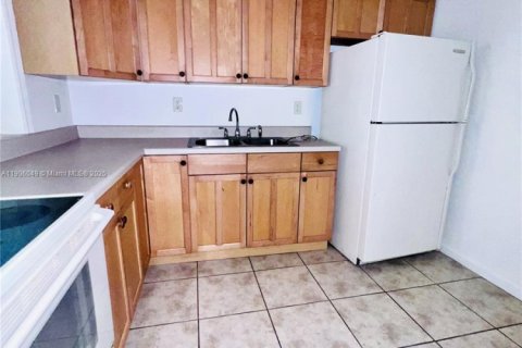 Condo in North Miami, Florida, 1 bedroom  № 2081991 - photo 5