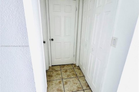 Condo in North Miami, Florida, 1 bedroom  № 2081991 - photo 10