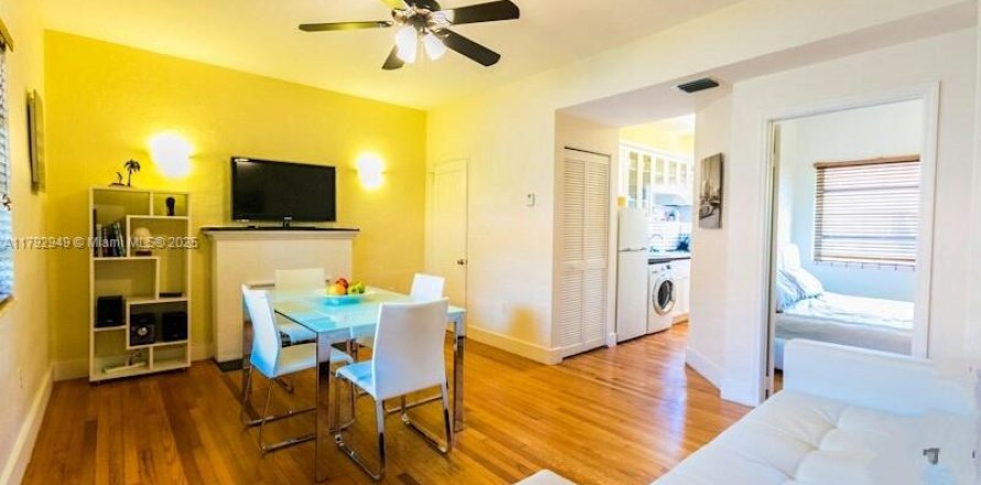 Condominio en Miami Beach, Florida, 1 dormitorio № 1937969