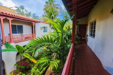 Condo in Miami Beach, Florida, 1 bedroom  № 1937969 - photo 14