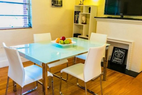 Condo in Miami Beach, Florida, 1 bedroom  № 1937969 - photo 4