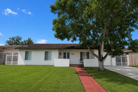 House in Miami, Florida 3 bedrooms, 116.31 sq.m. № 2078394
