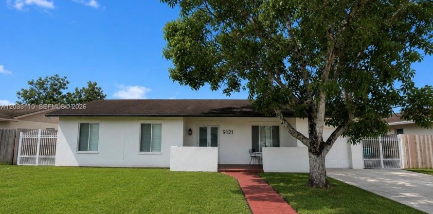 House in Miami, Florida 3 bedrooms, 116.31 sq.m. № 2078394