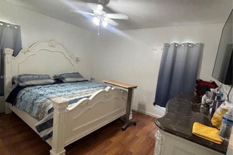 House in Miami, Florida 3 bedrooms, 116.31 sq.m. № 2078394 - photo 9