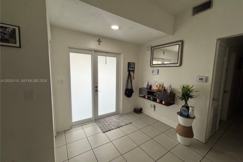 House in Miami, Florida 3 bedrooms, 116.31 sq.m. № 2078394 - photo 5