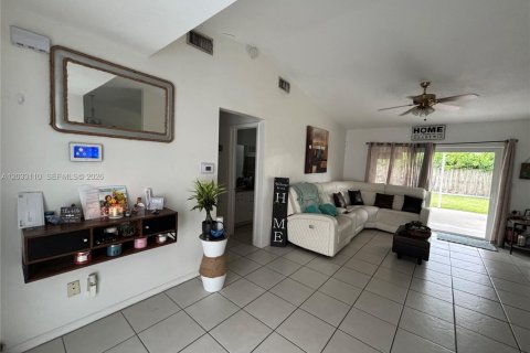 House in Miami, Florida 3 bedrooms, 116.31 sq.m. № 2078394 - photo 3