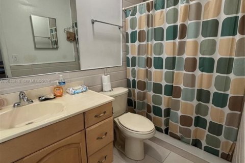 House in Miami, Florida 3 bedrooms, 116.31 sq.m. № 2078394 - photo 10