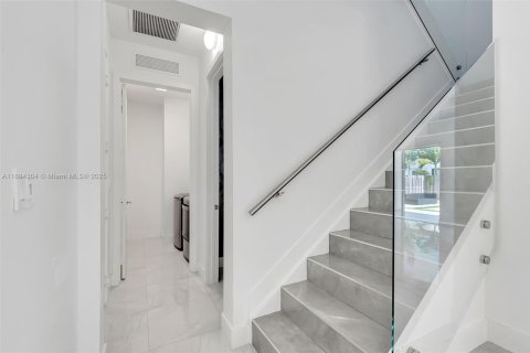 Villa ou maison à louer à Miami, Floride: 5 chambres, 206.15 m2 № 1941618 - photo 20
