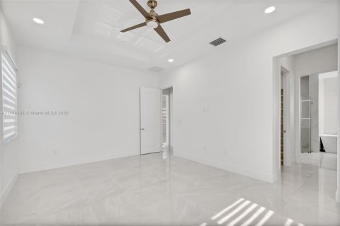 Villa ou maison à louer à Miami, Floride: 5 chambres, 206.15 m2 № 1941618 - photo 7