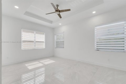 Villa ou maison à louer à Miami, Floride: 5 chambres, 206.15 m2 № 1941618 - photo 6