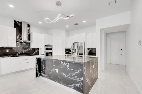 Villa ou maison à louer à Miami, Floride: 5 chambres, 206.15 m2 № 1941618 - photo 2
