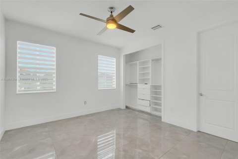 Villa ou maison à louer à Miami, Floride: 5 chambres, 206.15 m2 № 1941618 - photo 18